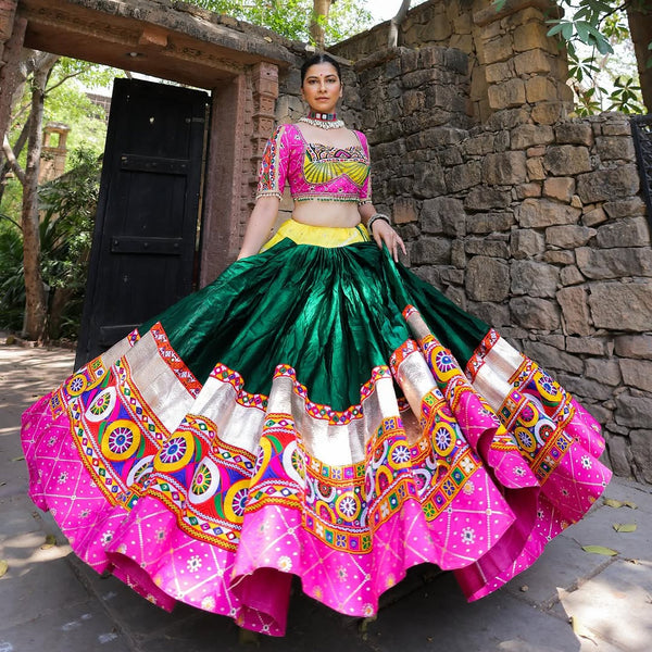 🌟 Step into the spotlight with this mesmerizing lehenga set – a perfect blend of elegance, tradition, and comfort! 🌟